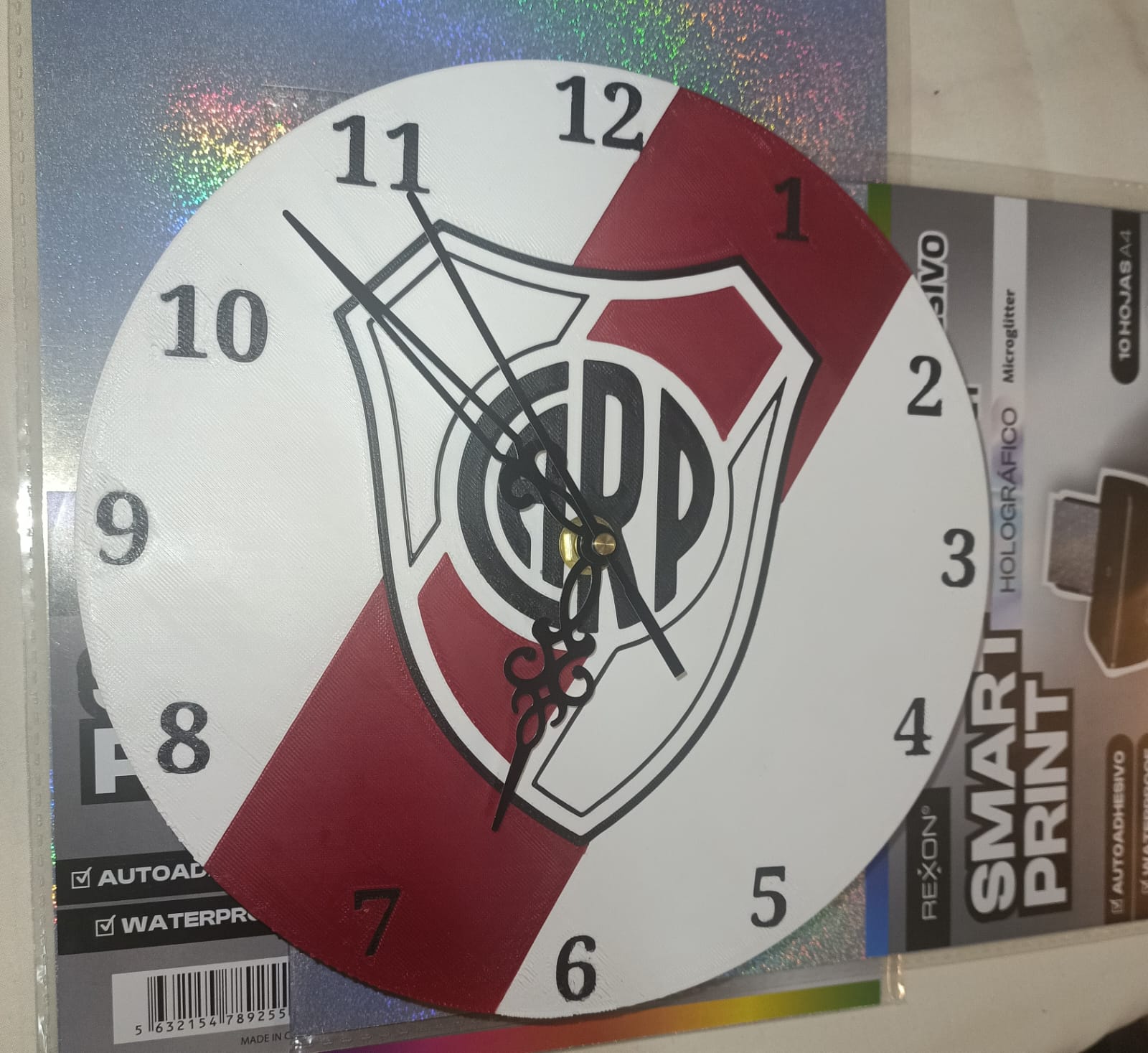 Reloj Analogico Moderno de River Plate  con Pila AA (Incluida)